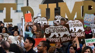 Más de dos millones de inmigrantes indocumentados residen en California.
