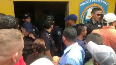 600 pobladores de San Francisco de La Paz, Olancho, querían linchar al supuesto violador y asesino de un niño de 7 años.