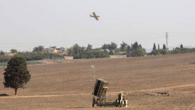 Vista de una batería del sistema antimisiles israelí Cúpula de Hierro cerca de Ashdod, junto a la frontera con la Franja de Gaza. EFE/Archivo