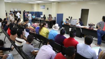 Las oficinas de Migración en San Pedro Sula ahora se encuentran en el barrio El Centro.