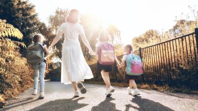 Los padres deben evitar mandar a la escuela a niños enfermos.