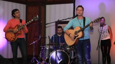 Sonny presentó ocho de sus temas originales. Aquí, parte de la banda que le acompañó. Foto: Jorge Gonzales