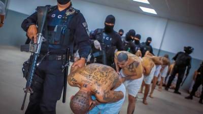 Más de 60,000 supuestos pandilleros han sido detenidos durante el régimen de excepción en El Salvador.