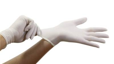Los guantes esterilizados deben usarse en cirugías grandes.
