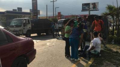 El accidente generó congestionamiento vehicular.