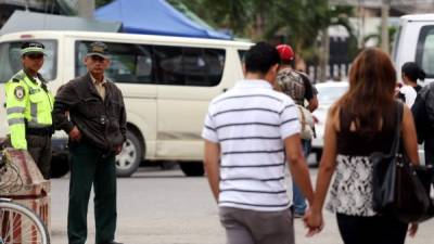 Elementos de la Policía Municipal se distribuyen en varios puntos de la ciudad, entre ellos el barrio El Centro.