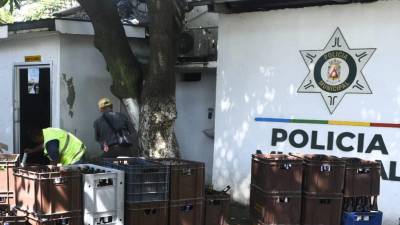 Parte de las bebidas alcohólicas decomisadas.