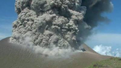 El volcán Telica, ubicado en León, lanzó una columna de cenizas esta mañana./Foto: Twitter.