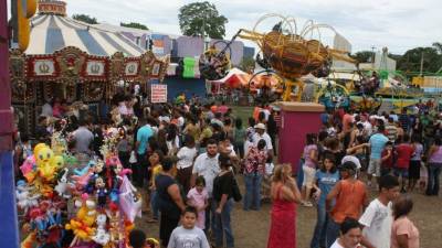 Sampedranos disfrutando de la Expo Juniana 2015.