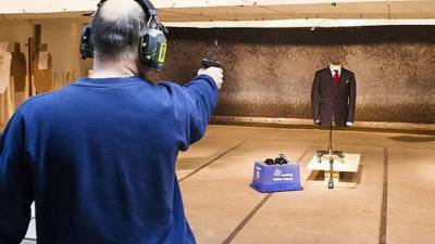 Los trajes, que valen un mínimo de 20 mil dólares, están confeccionados a partir de seis hojas de nanotubos ultra ligeros.