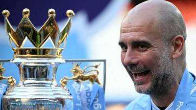 Pep Guardiola celebrando el título de Premier League.
