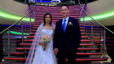 La pareja posó muy contenta tras darse el “sí, acepto”.