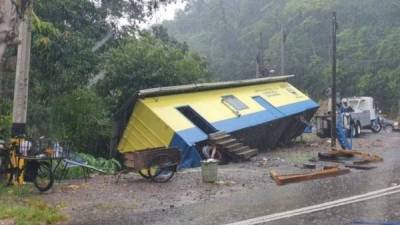 Las tormentas afectaron el terreno en que estaba instalada la estación. Fotografía: cortesía Mario Iraheta Noticias