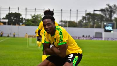 Jahmari Clarke de Jamaica y su festejo tras anotarle a Costa Rica.