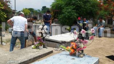 Las supuestas víctimas de la banda capturada ayer están enterradas en el cementerio general de El Negrito.