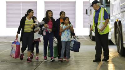 Amy Fischer, directora de la ONG Raíces, informó que las mujeres y niños liberados fueron albergados en una iglesia y un convento de San Antonio.