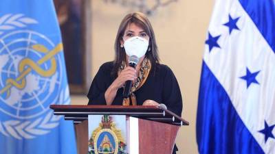 La ministra Alba Consuelo Flores, de Salud, refirió que son las firmas farmaceúticas las que exigen secretividad.