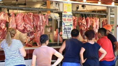 En el mercado El Dandy hay bastante producto cárnico, pero se cotiza a precios elevados.