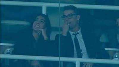 Cristiano Ronaldo apareció en el palco del Bernabéu acompañado de su nueva novia Georgina Rodríguez.