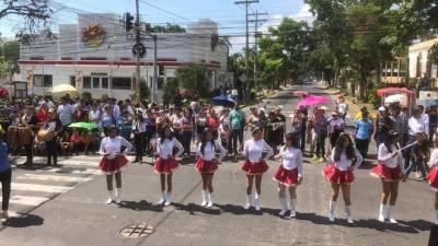 Palillonas del centro básico Ramón Rosa en el barrio Lempira, San Pedro Sula.