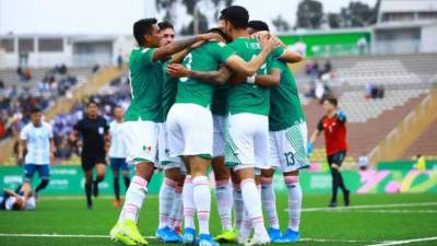 La selección mexicana sacó una valiosa victoria ante Argentina. Foto AFP.