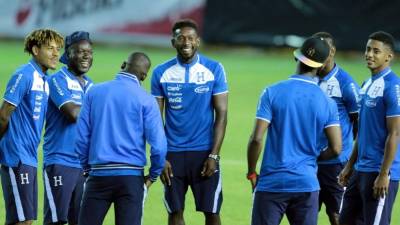 La plantilla de la Bicolor luce relajada. Foto Neptalí Romero.