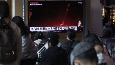 Los surcoreanos se encuentran atentos a las noticias de los bombardeos y la tensión en Corea del Sur.