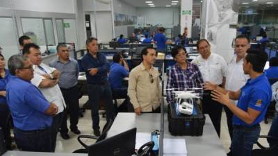 Los ministros Hernández Alcerro y Wilfredo Cerrato hicieron un recorrido por las oficinas de recaudación de ingresos.