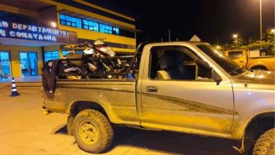 En este vehículo fue raptado el hombre en Comayagua. Además, trasladaba dos motocicletas en la parte trasera del vehículo.
