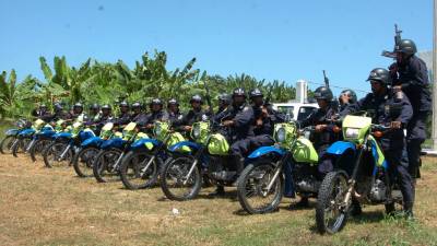 Agentes policiales se desplazaron de inmediato en las motos reparadas.
