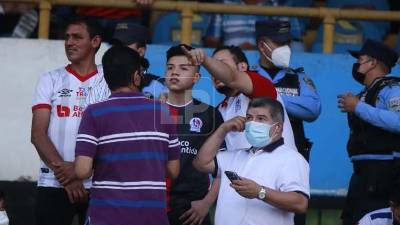La afición del Olimpia se ha hecho presente al estadio Morazán.