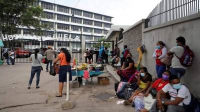 La saturación de los servicios sanitarios ha ido aumentando a la par del incremento de contagios y el cierre de centros de triaje en Honduras.
