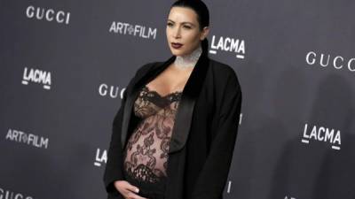 Kim Kardashian tuvo un parto largo y doloroso, según medios de EUA.