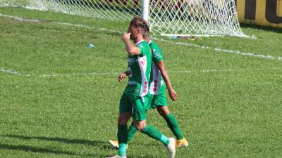 Álvaro Klusener celebrando su golazo ante la Real Sociedad.