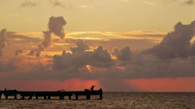 Un bonito atardecer en la bahía de Trujillo. Foto EFE