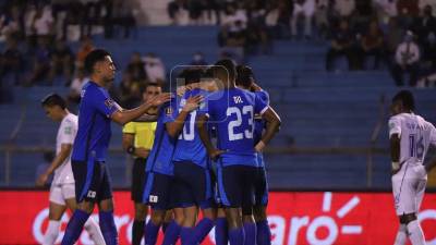 La Selección de El Salvador celebró en el estadio Olímpico de San Pedro Sula.