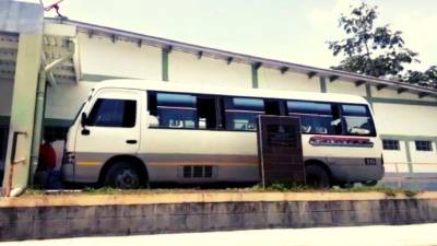 El autobús llegó hasta el hospital sampedrano Mario Catarino RIvas, pero la mujer ya había muerto. Fotografía: Cortesía