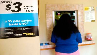 <b><span class=mln_uppercase_mln>Dólares y euros son las monedas extranjeras más importantes en el envío de remesas de hondureños en el exterior.</span></b>