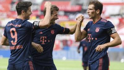 Bayern Múnich sigue intratable y dio este sábado un paso más hacia el título de la Bundesliga al derrotar a domicilio al Bayer Leverkusen (2-4). Foto AFP.