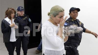 Mientras que Mirna Esperanza Mateo (izq.) fue declarada culpable, su socia, Mildred Eunice Bonilla (der.) quedó libre y exonerada de culpa.