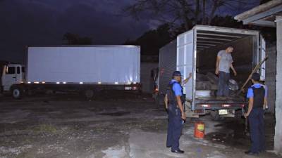 La Policía decomisó muchos productos.