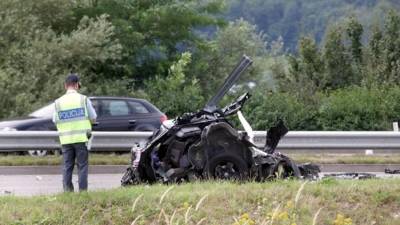 El carro en el que viajaban los dos futbolistas quedó totalmente destruido.