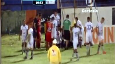 Un niño recogepelotas se desmayó en pleno partido Vida-Platense en La Ceiba.
