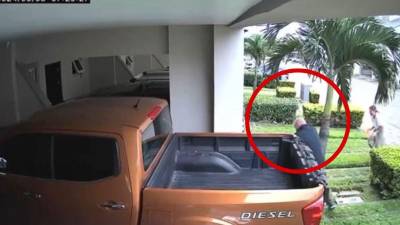 Una cámara de seguridad grabó el momento de la discusión que terminó con uno de los vecinos muerto.