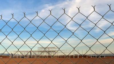 Unos edifcios abandonados y a medio construir es lo que queda de la planta que Ford pensaba levantar en San Luis Potosí, México, un plan suspendido por presiones de Trump.