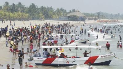 Veraneantes inundan Tela y todas las playas caribeñas