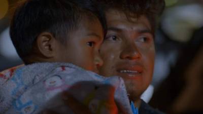 Luis Díaz fue obligado a entregar a su hijo a las autoridades migratorias tras la detención de su esposa./Netflix.