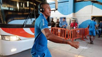 Carlo Costly a su llegada con la Bicolor al estadio Olímpico. Foto Ronald Aceituno