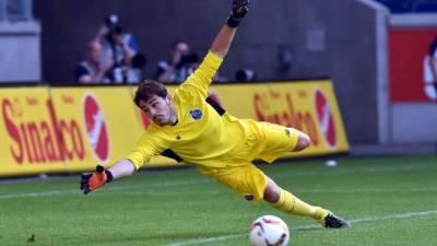Iker Casillas tuvo un plácido debut en la Liga portuguesa en una cómoda victoria del Porto.