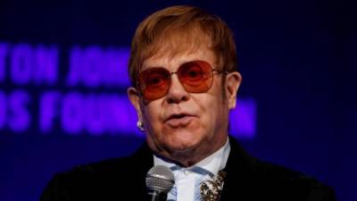 Elton John reveló en su biografía que fue diagnosticado con cáncer de próstata en 2017.